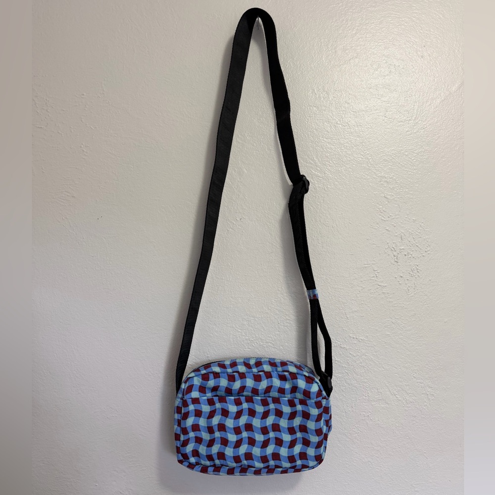 Baggu wavy gingham camera crossbody bag in perfect condition